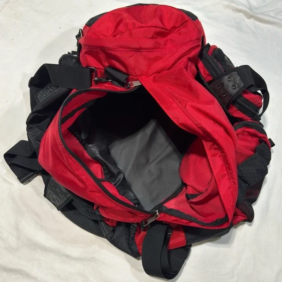 Oakley Icon 2.0 Duffle Bag Red/Black Tactical Software Vintage Y2K Gorpcore